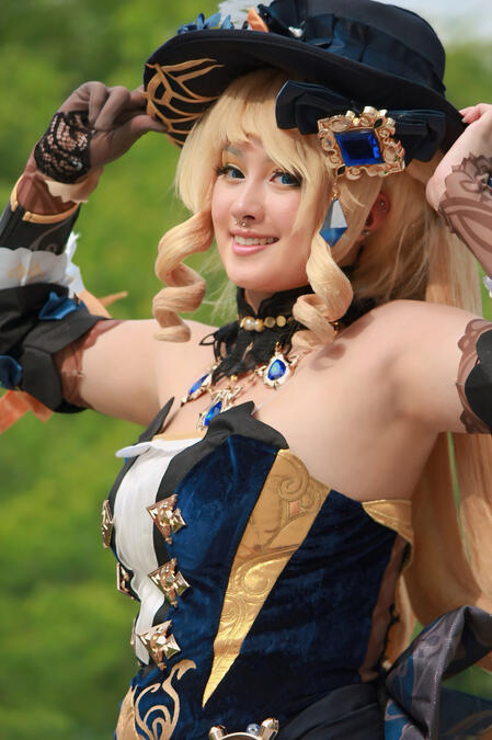 Sarah Crystall in Ganyu cosplay